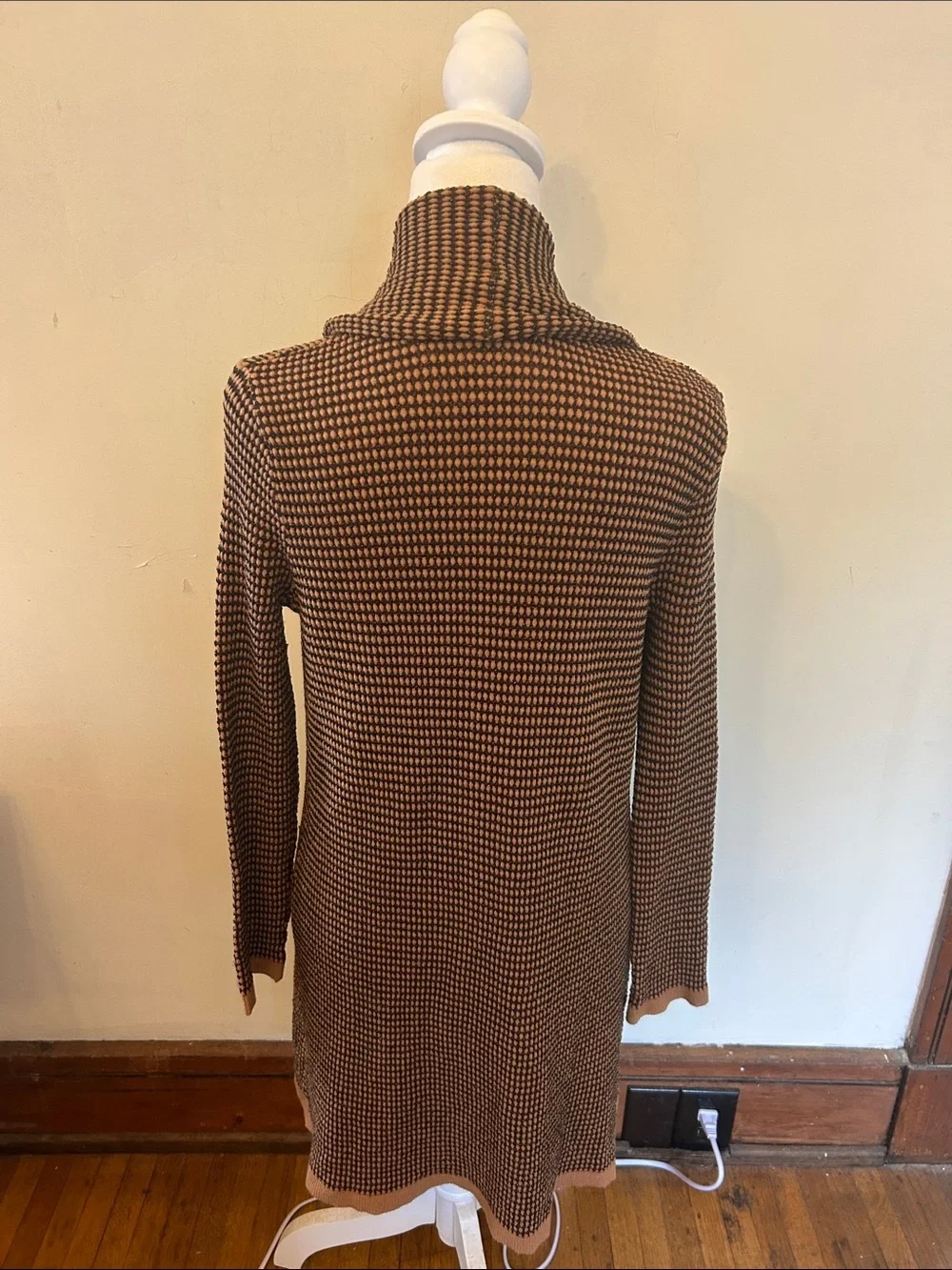 Carmen Marc Valvo Long Open-Front Women's brown Cardigan Size M VGUC
